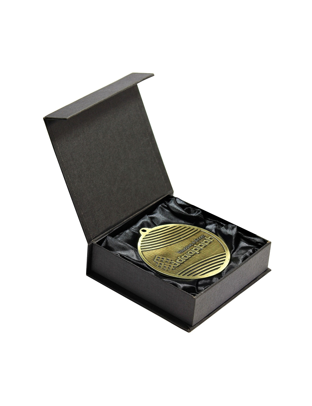 B130-BLACK  Etui na medal 50/60/70/80mm - wnętrze-atłas, kolor czarny, rozmiar 105x105x30 mm