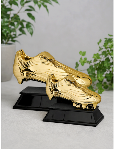 QRX044-G Statueta odlewana DUŻY BUT - PIŁKA NOŻNA, wysokość H-162mm, W-218mm