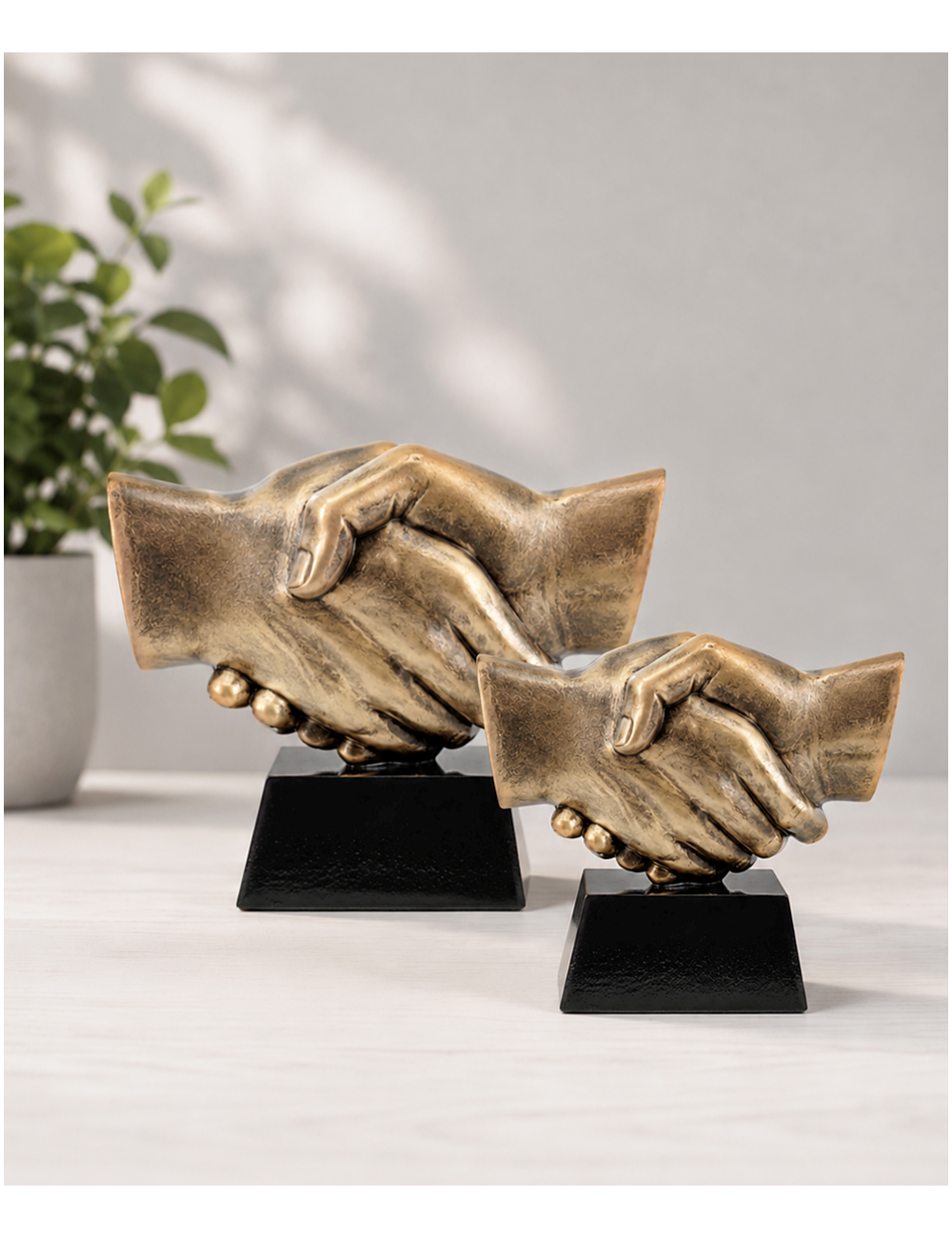 RX009  Statueta odlewana UŚCISK DŁONI mały, wysokość H-115mm, W-135m, tab. 60/70x28mm,  SMALL HANDSHAKE 