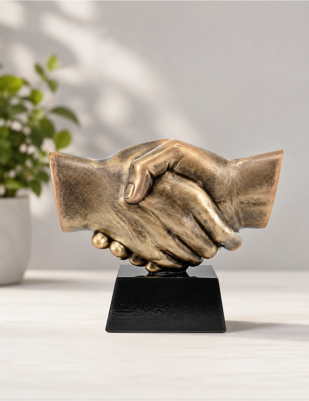RX009  Statueta odlewana UŚCISK DŁONI mały, wysokość H-115mm, W-135m, tab. 60/70x28mm,  SMALL HANDSHAKE 