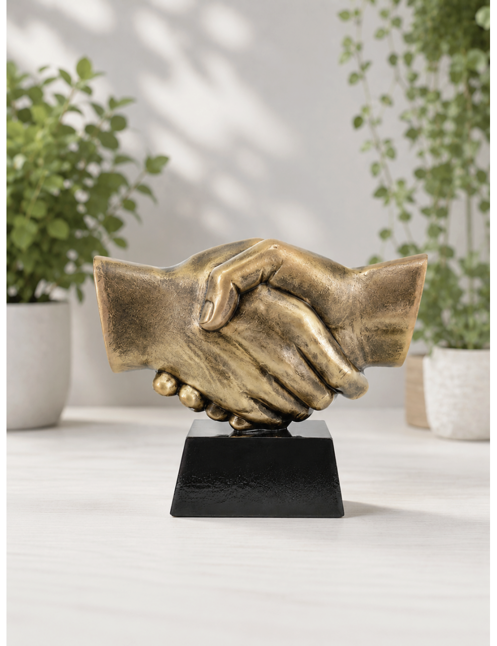 RX009  Statueta odlewana UŚCISK DŁONI mały, wysokość H-115mm, W-135m, tab. 60/70x28mm,  SMALL HANDSHAKE 