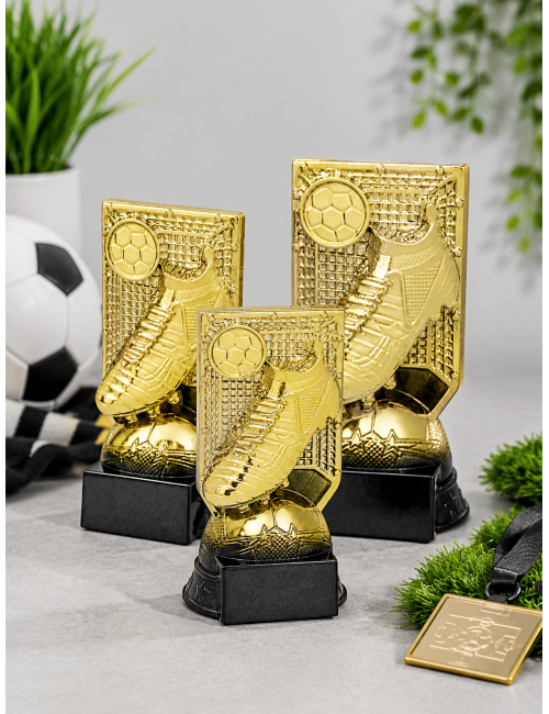 Q550A-BK  Statuetka HEAVY - piłka nożna BUT PIŁKARSKI,  kolor złoty  H-200mm, insert 25mm (tab. aaxbb mm M) • Q550-seria Statuet