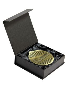 B130-BLACK  Etui na medal 50/60/70/80mm - wnętrze-atłas, kolor czarny, rozmiar 105x105x30 mm